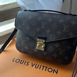 Louis Vuitton Metis World Tour